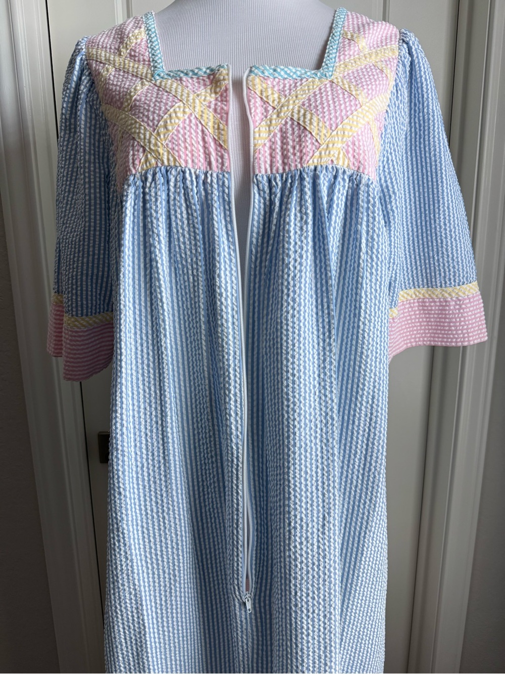 Vintage Saybury Seersucker House Dress - Picture 3 of 11